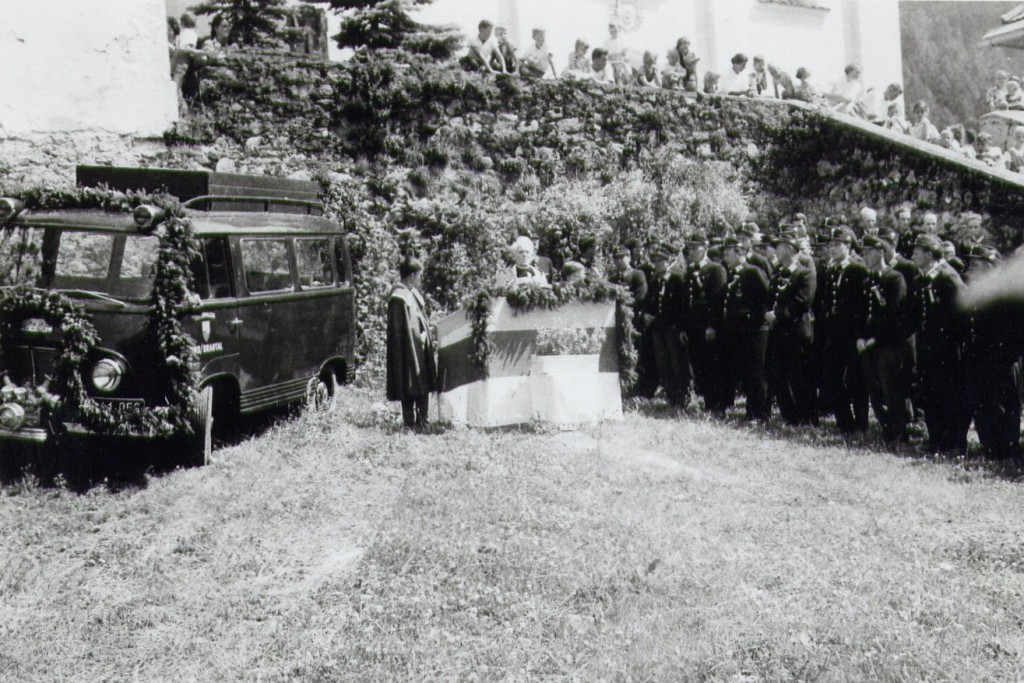 Fahrzeugsegnung durch Pfarrer Waffler 1961